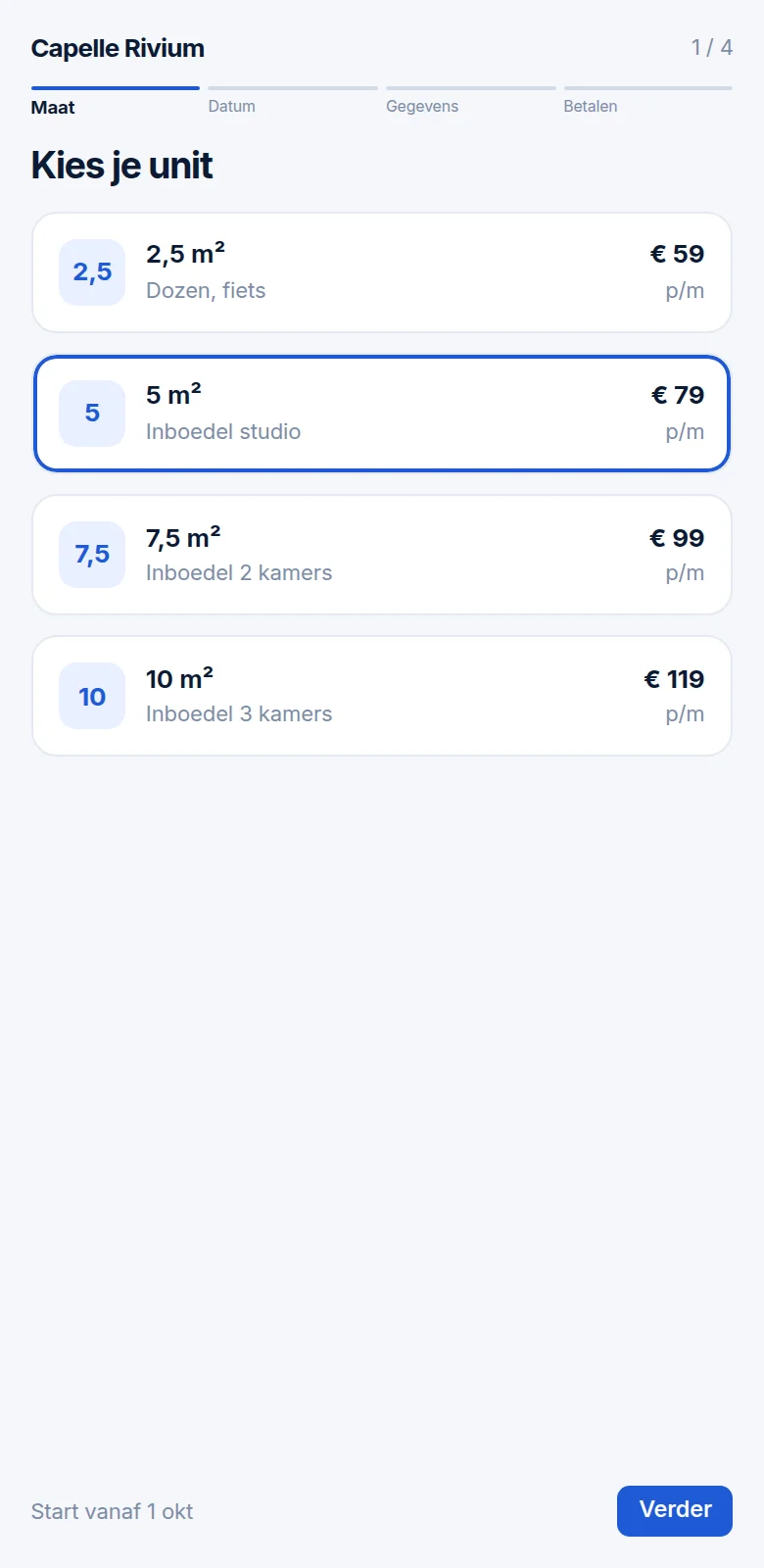 Online boekingsflow op een telefoon: unitmaat kiezen, datum, gegevens en betalen